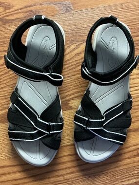 Comfortview Black & White Annora PU Sandals Size 9M